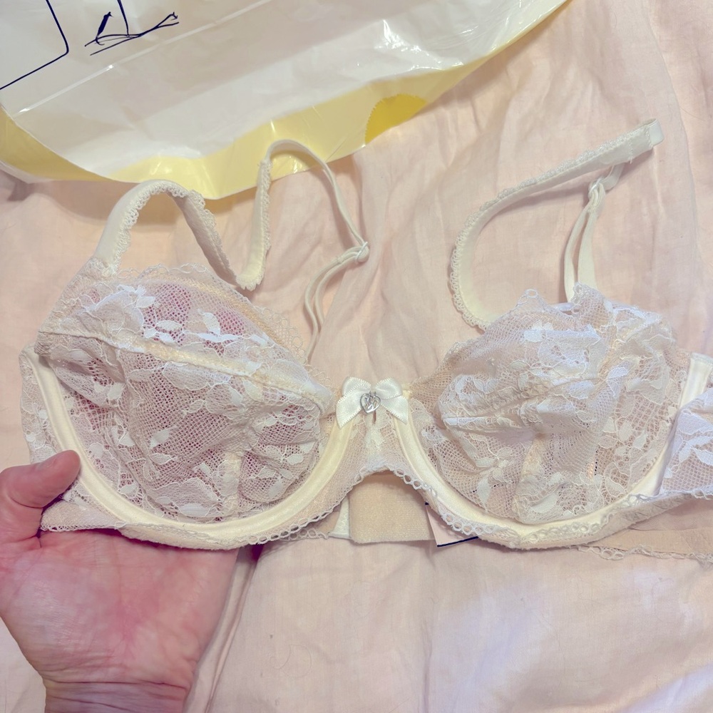 Body by Victoria White Lace Unlined Bra 34B